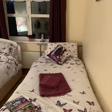 לינה וארוחת בוקר Sessiagh House Castlefinn