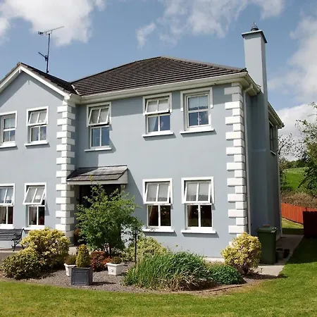 לינה וארוחת בוקר Sessiagh House 3*