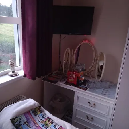 לינה וארוחת בוקר Sessiagh House 3*